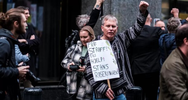 Arild Knutsen var blant dem som møtte opp for å demonstrere mot nedleggelser av rusinstitusjoner tidligere i år. Foto: Hanna Skotheim