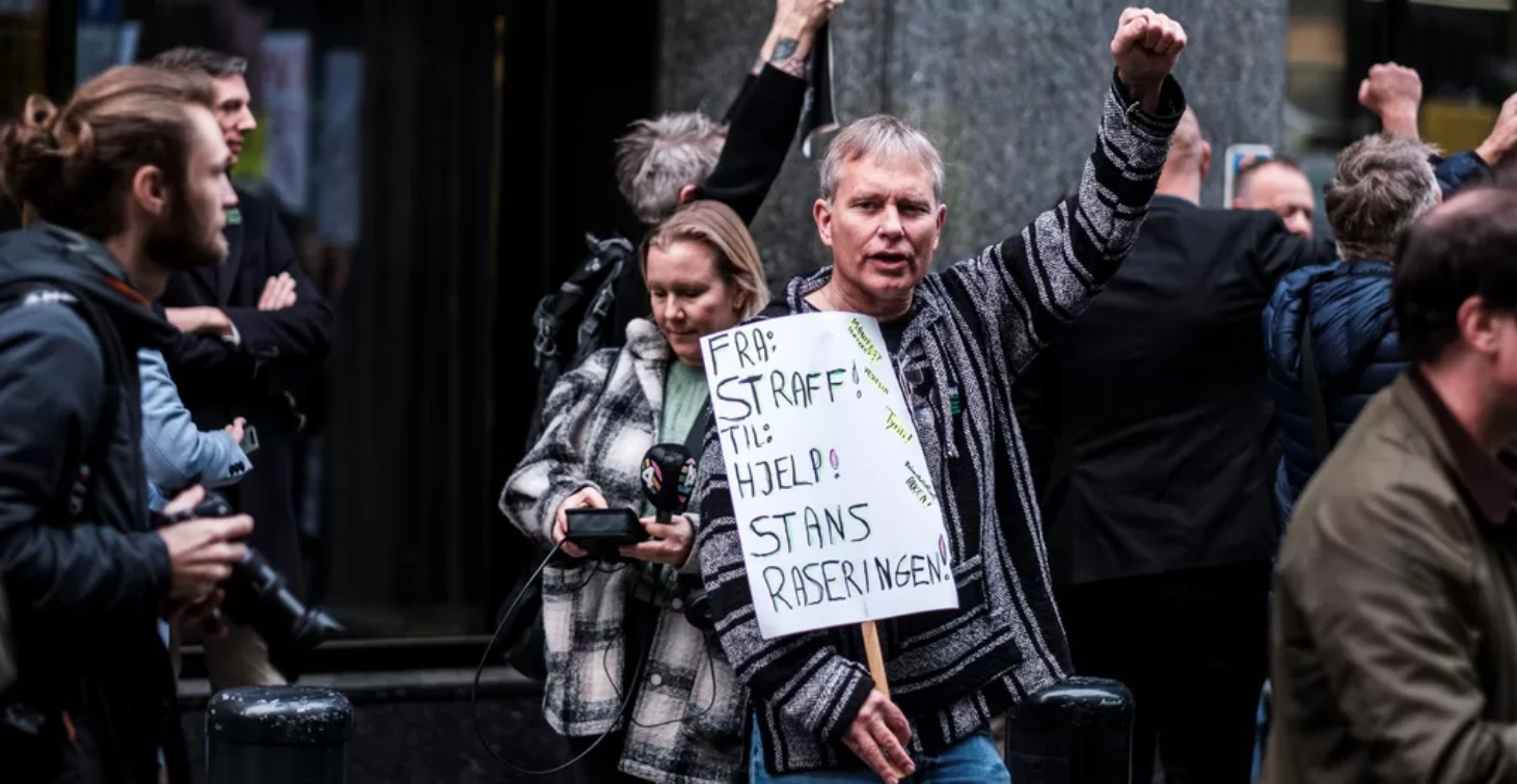 Arild Knutsen var blant dem som møtte opp for å demonstrere mot nedleggelser av rusinstitusjoner tidligere i år. Foto: Hanna Skotheim