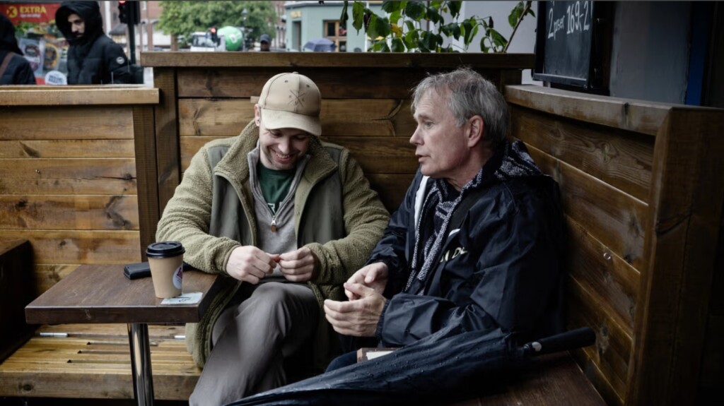 Ikke helt enige: Kenneth Arctander (til venstre) og Arild Knutsen har begge kjempet for en ny og liberal ruspolitikk. De er splittet i synet på Arbeiderpartiets frieri til Høyre, SV og Venstre. Foto: Anniken C. Mohr.