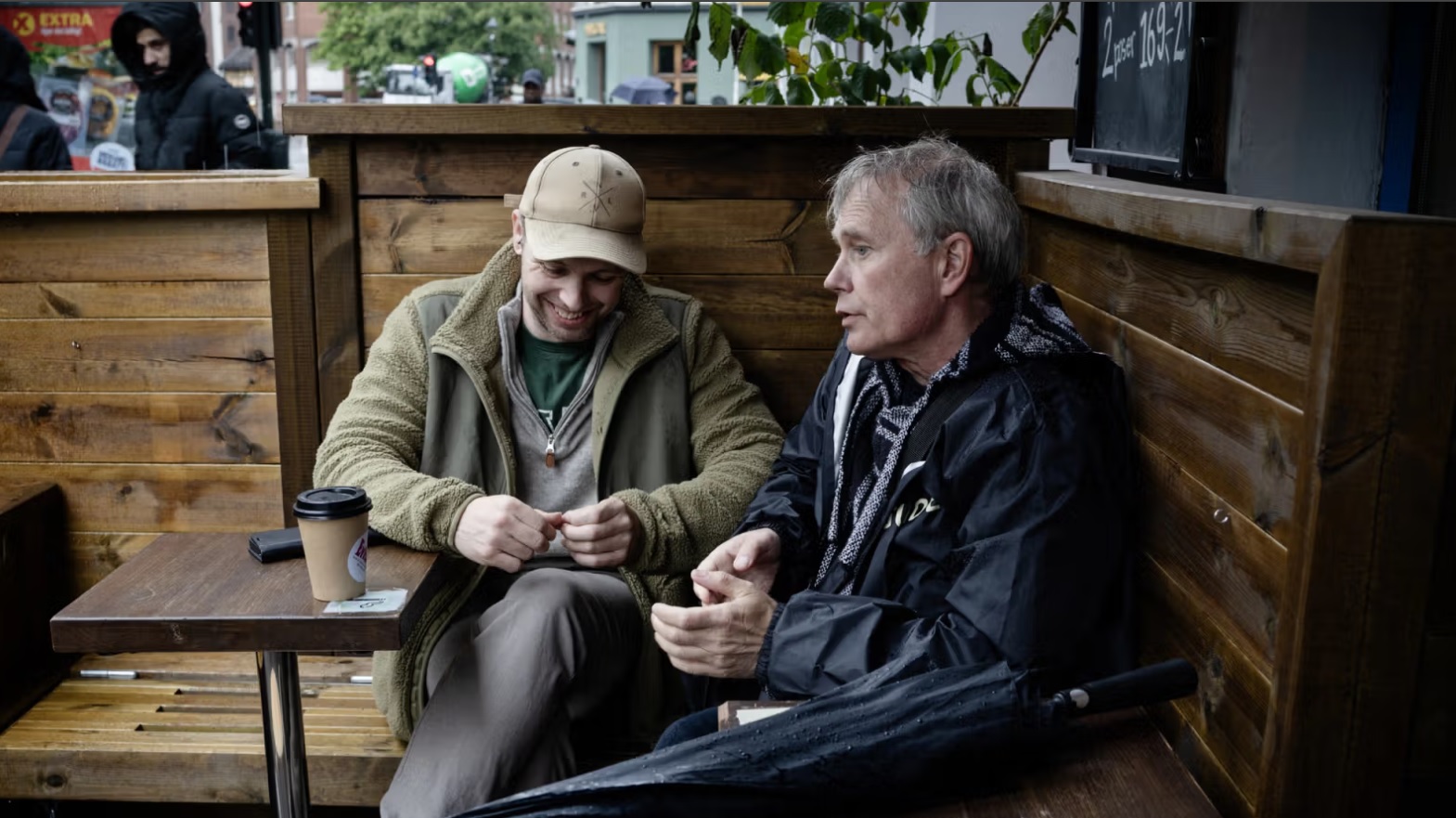 Ikke helt enige: Kenneth Arctander (til venstre) og Arild Knutsen har begge kjempet for en ny og liberal ruspolitikk. De er splittet i synet på Arbeiderpartiets frieri til Høyre, SV og Venstre. Foto: Anniken C. Mohr.