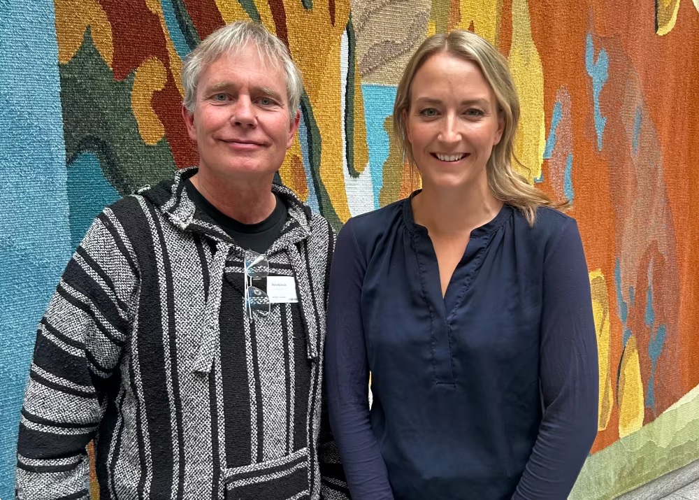 Arild Knutsen i Foreningen for human ruspolitikk og Høyres Sandra Bruflot er godt fornøyd med utfallet av forhandligene om ny ruspolitikk. Foto: Henrik Sunde