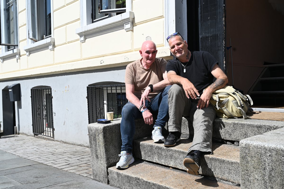 Hermann August Steffensen jobber i ProLAR og er styremedlem ved Huset Bergen. Morten Sommerbakk er leder av Foreningen for human ruspolitikk i Vestland. Foto: Sindre Wiik