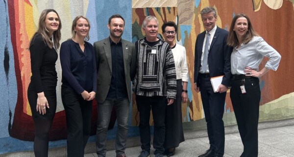 Ingvild Wetrhus Thorsvik, (V), Sandra Bruflot (H), Torgeir Knag Fylkesnes (SV), Arild Knutsen, Foreningen for human ruspolitikk, Ingunn Foss (H), Odd Harald Hovland (Ap) og justisminister Astri Aas-Hansen (Ap).