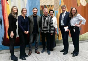 De er enige om retningen i den nye ruspolitikken. Fra venstre: Ingvild Wetrhus Thorsvik, (V), Sandra Bruflot (H), Torgeir Knag Fylkesnes (SV), Arild Knutsen, Foreningen for human ruspolitikk, Ingunn Foss (H), Odd Harald Hovland (Ap) og justisminister Astri Aas-Hansen (Ap).