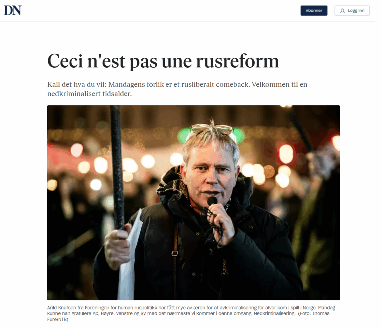 Faksimile Dagens Næringsliv: Arild Knutsen fra Foreningen for human ruspolitikk har fått mye av æren for at avkriminalisering for alvor kom i spill i Norge. Mandag kunne han gratulere Ap, Høyre, Venstre og SV med det nærmeste vi kommer i denne omgang: Nedkriminalisering. Foto: Thomas Fure/NTB