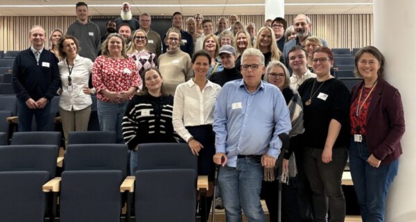 I oktober samlet Helsedirektoratet bruker- og pårørendeorganisasjonene på rus- og psykisk helsefeltet til et arbeidsmøte om de nye nasjonale faglige rådene for bruker- og pårørendemedvirkning. Som en del av dagen ga alle organisasjonene innspill til en felleskronikk – et tydelig og samlet budskap til bredden i feltet (foto: Helsedirektoratet).