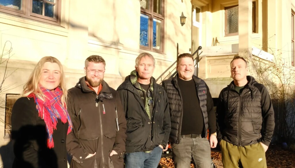 Fra venstre: Tonje Jevari (daglig leder i Foreningen for human ruspolitikk), Chris Kohlbacher (daglig leder for Huset Oslo), Arild Knutsen (styreleder i Foreningen for human ruspolitikk), Raigo Erissaar (regionsleder i A-larm) og Ronny Bjørnestad (leder i proLAR Nett). Foto: Petter Terning