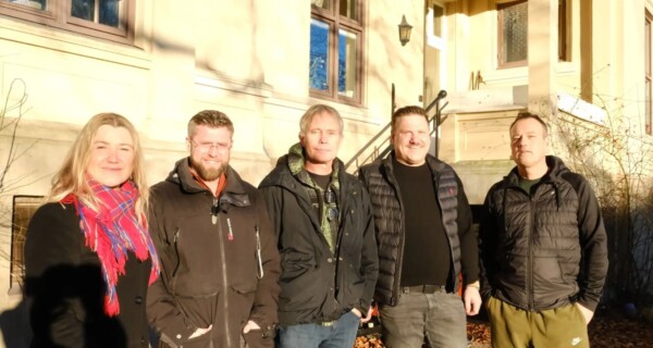 Fra venstre: Tonje Jevari (daglig leder i Foreningen for human ruspolitikk), Chris Kohlbacher (daglig leder for Huset Oslo), Arild Knutsen (styreleder i Foreningen for human ruspolitikk), Raigo Erissaar (regionsleder i A-larm) og Ronny Bjørnestad (leder i proLAR Nett). Foto: Petter Terning