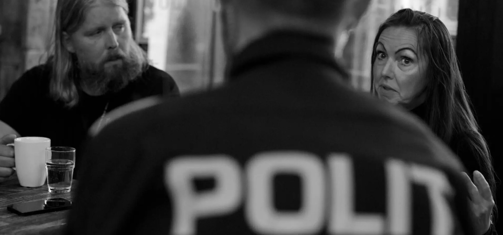 DIALOGMODELL: Janne Killingstad, Øyvind Christensen og politiførstebetjent Wictor Furøy møttes over en kopp kaffe. Foto: Anlov Peter Mathiesen