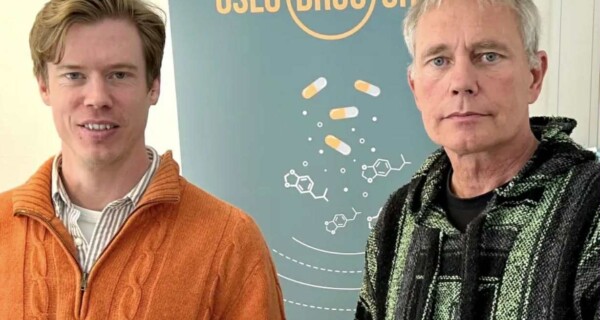 Daniel Mørk (t.v.) og Arild Knutsen advarer mot manglende varsling ved farlige rusmidler. Foto: Andrea Mykland Nilsen.