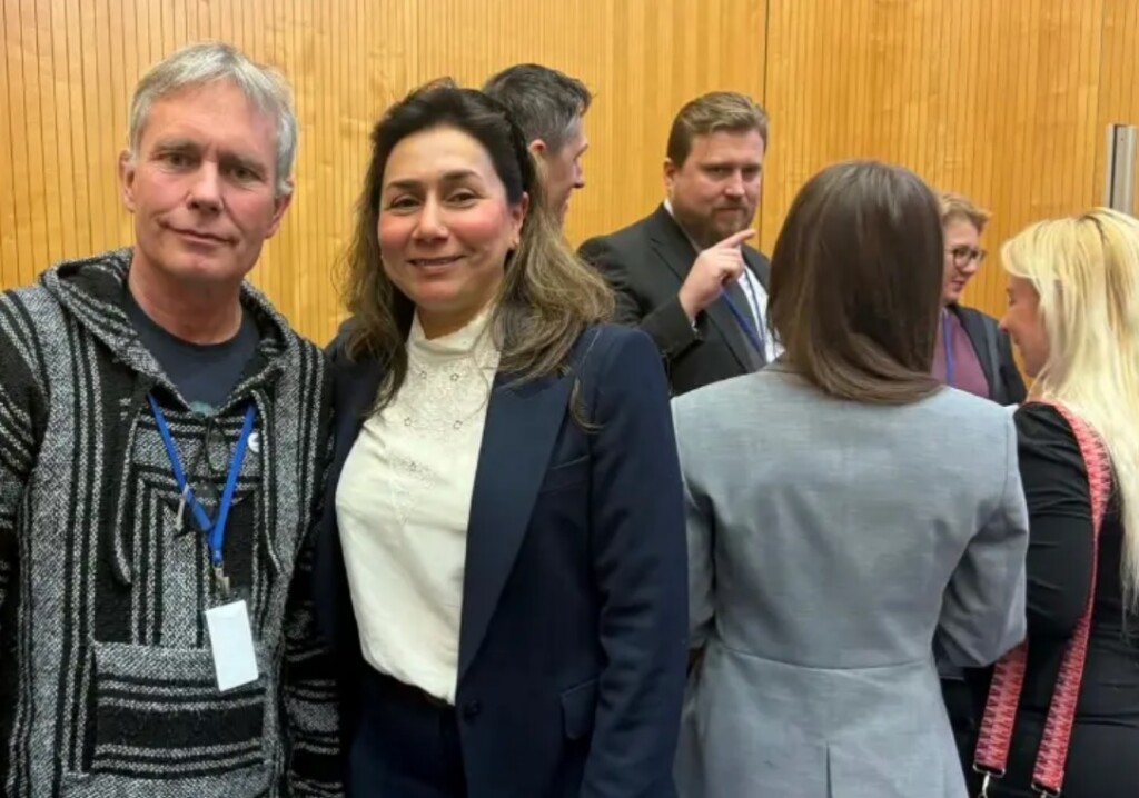 Arild Knutsen, leder i Foreningen for human ruspolitikk og leder for UNODCs program for Ukraina, Harsheth Virk, på møtet i FNs narkotikakommisjon i Wien.