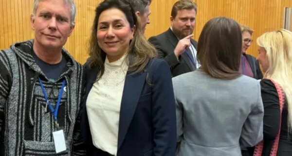 Arild Knutsen, leder i Foreningen for human ruspolitikk og leder for UNODCs program for Ukraina, Harsheth Virk, på møtet i FNs narkotikakommisjon i Wien.