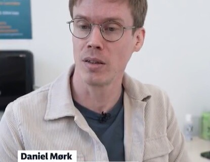 Daniel Mørk i Oslo Drug Check. Screenshot fra NRK.