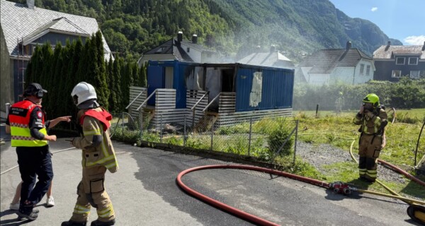 Brann i container som botilbud i Ullensvang kommune. Foto: Eivind Dahle Sjåstad.