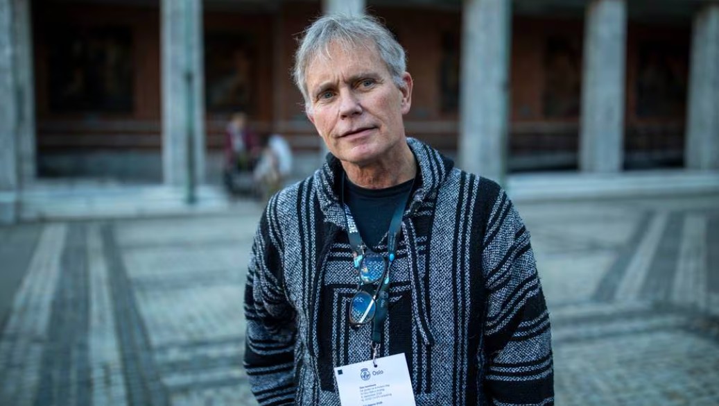 Arild Knutsen mener en overdreven frykt for normalisering gjør at færre rekreasjonelle brukere får testet rusmidler. Foto: Hallgeir Braastad / NRK